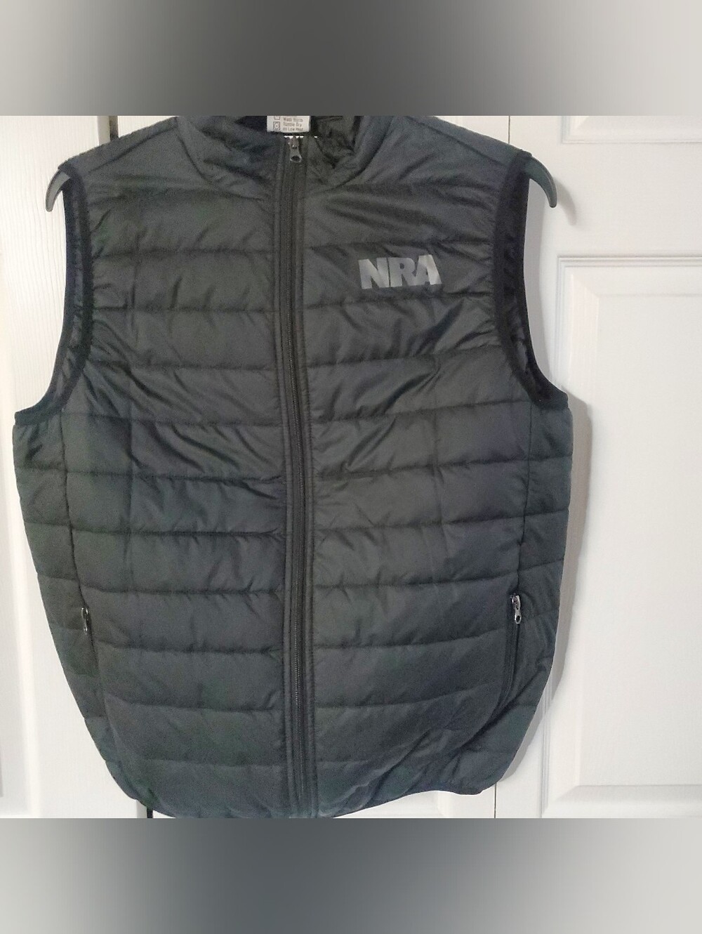 NRA BLACK PACKABLE VEST. SLEEVELESS. LARGE. QUILTED.  Fall